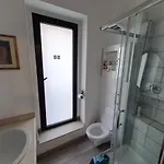 Very Apartment, By Shops, Restaurants Apartament *