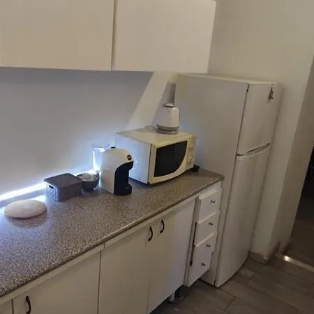 Very Apartment, By Shops, Restaurants バーリ