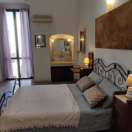 Very Apartment, By Shops, Bars, Restaurants Apartment