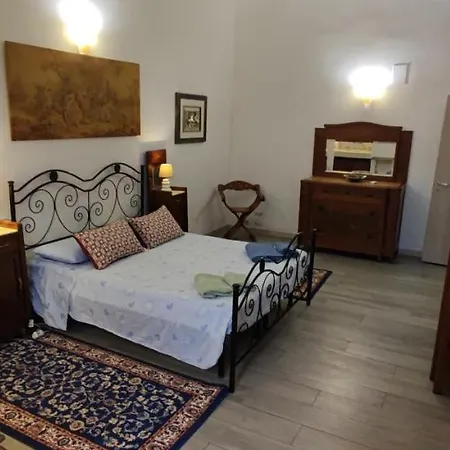 Very Apartment, By Shops, Bars, Restaurants Apartment *