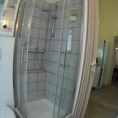 Very Apartment, By Shops, Restaurants Bari