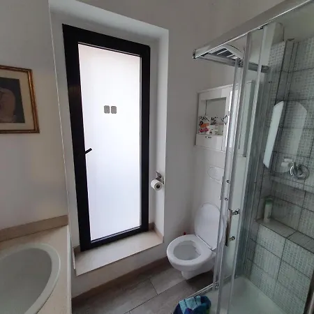 Very Apartment, By Shops, Bars, Restaurants Apartment *