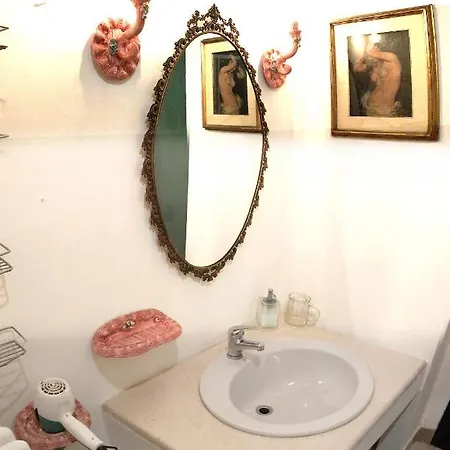 Very Apartment, By Shops, Restaurants Apartment *