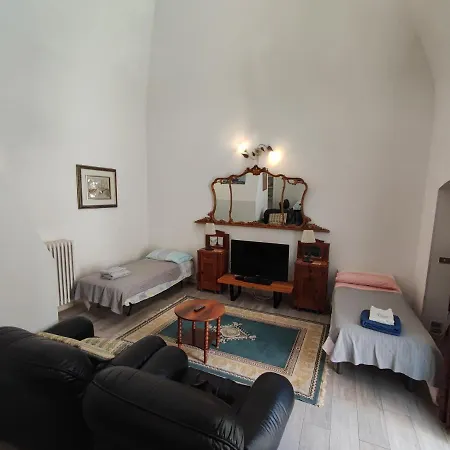 Very Apartment, By Shops, Bars, Restaurants Apartment