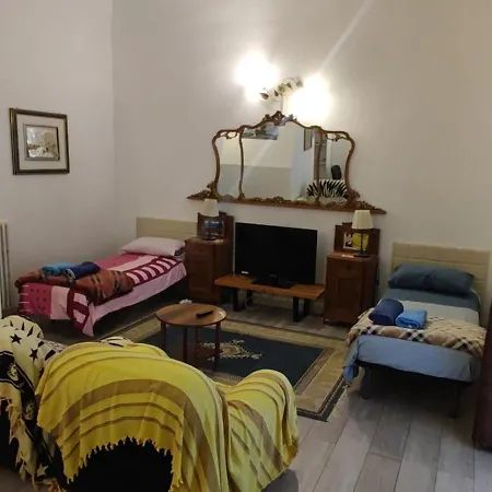 Very Apartment, By Shops, Bars, Restaurants Apartment *